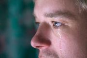 L'IMPORTANZA delle LACRIME e del darsi il PERMESSO di PIANGERE